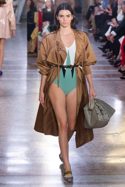 Look 37